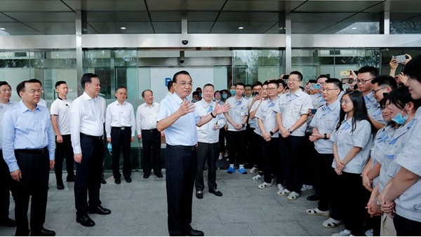 李克强总理考察京东方（重庆）-色多多绿巨人特克合作企业重庆京东方